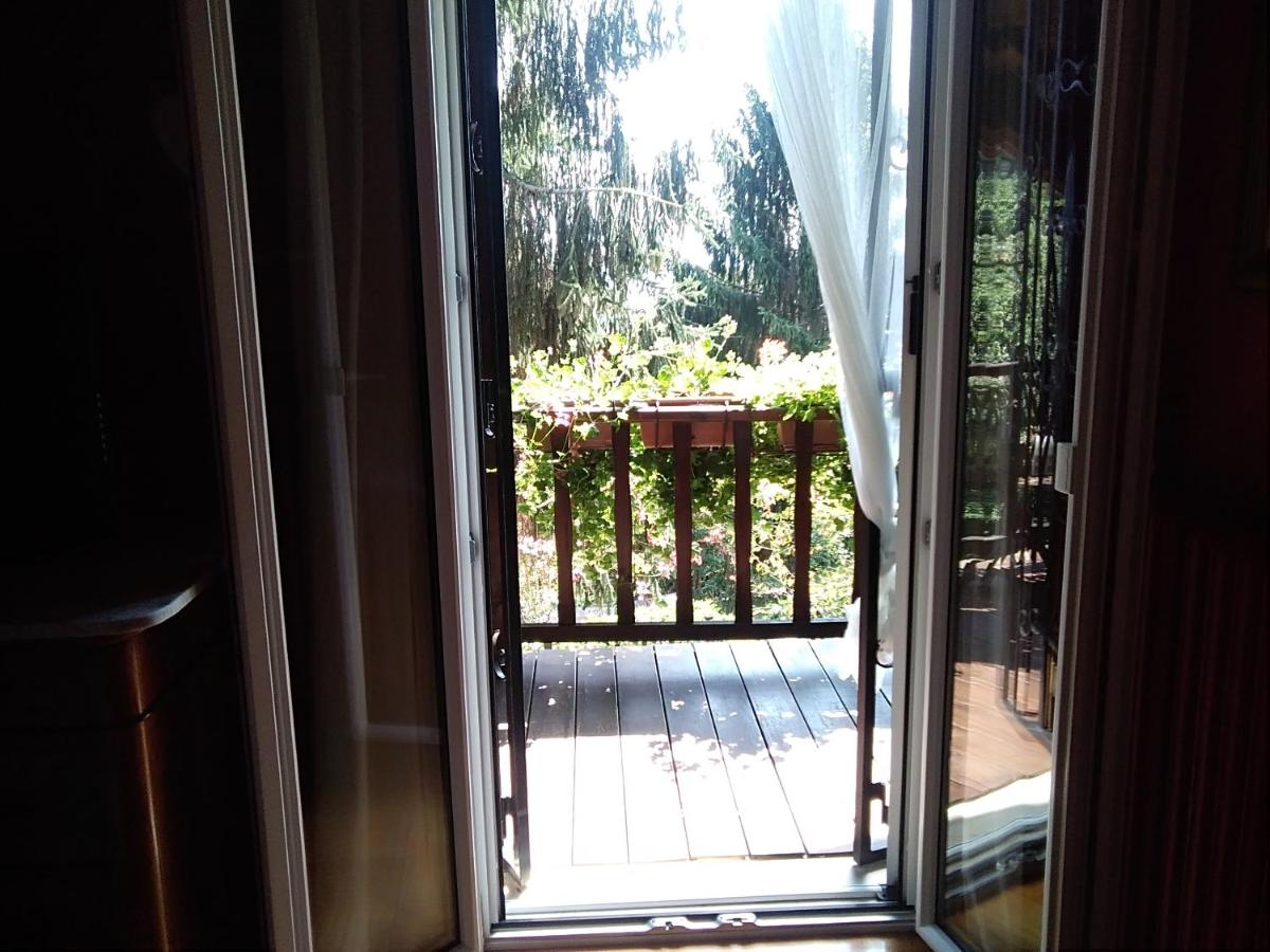 Doppelzimmer mit Balkon und Gemeinschaftsbad