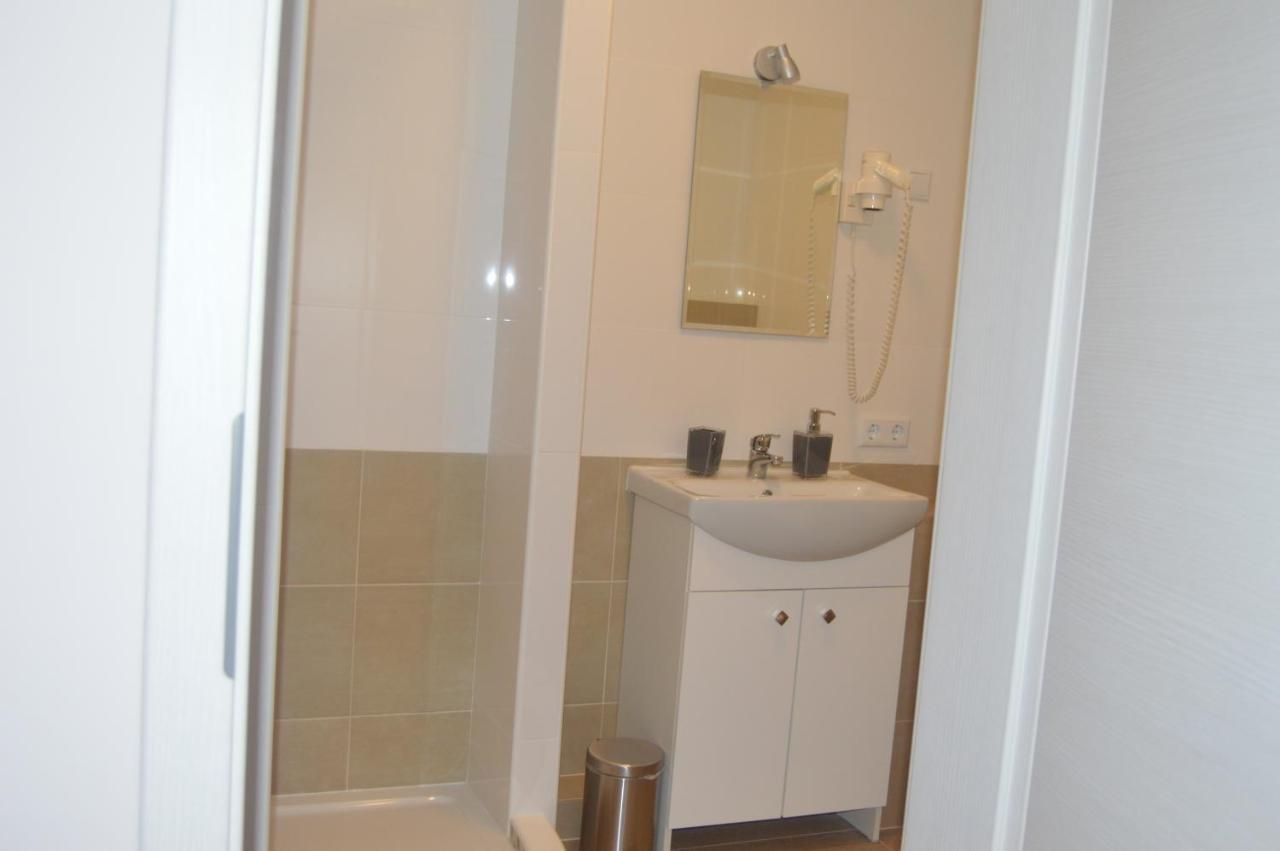 Deluxe Double Room (2 Adults + 1 Child)