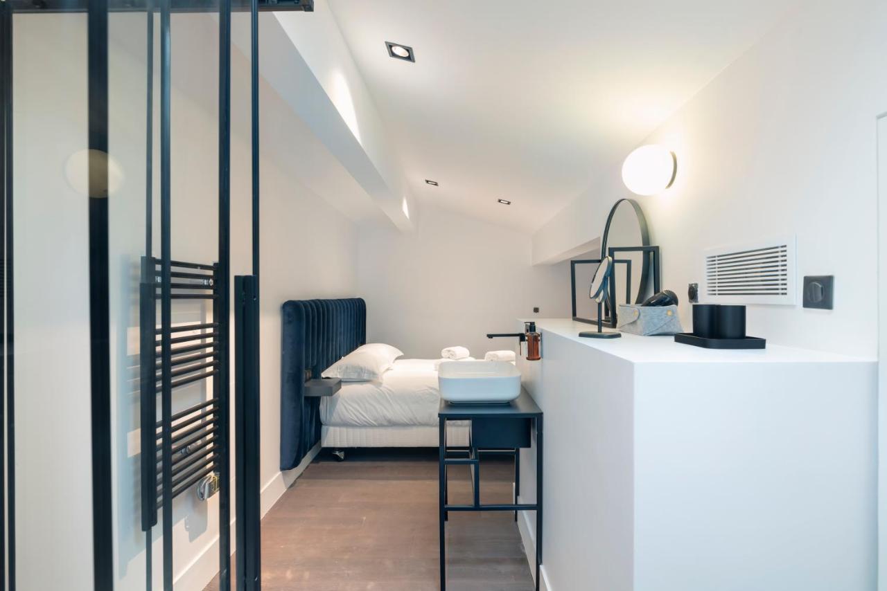 Deluxe Three-Bedroom Apartment "Croisette"