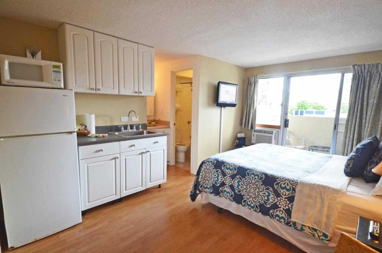 Kuhio Village 510 KING Bed with Renovated Kitchenette - Chambres d’hôtes Honolulu