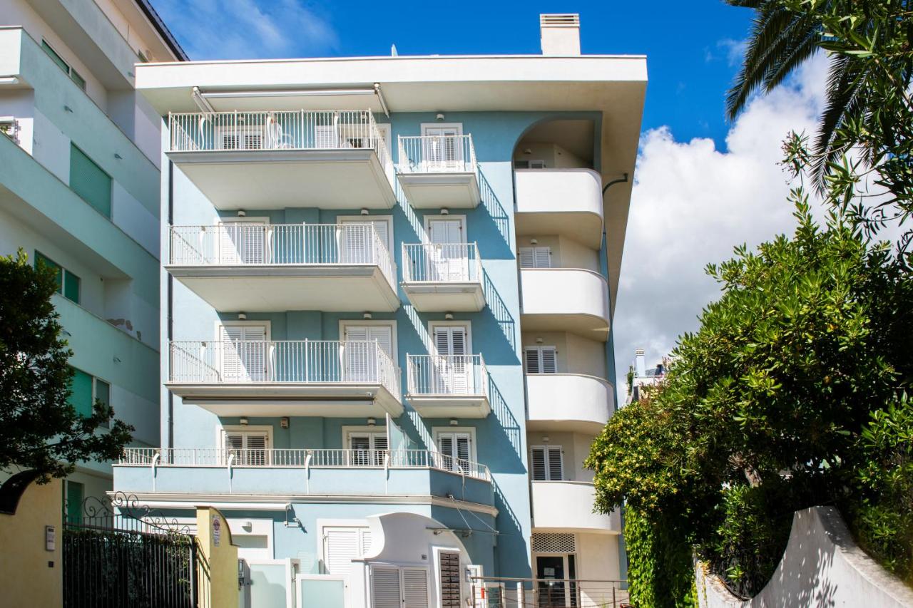 Elegante Trilocale Marconi prima fila mare - B&B