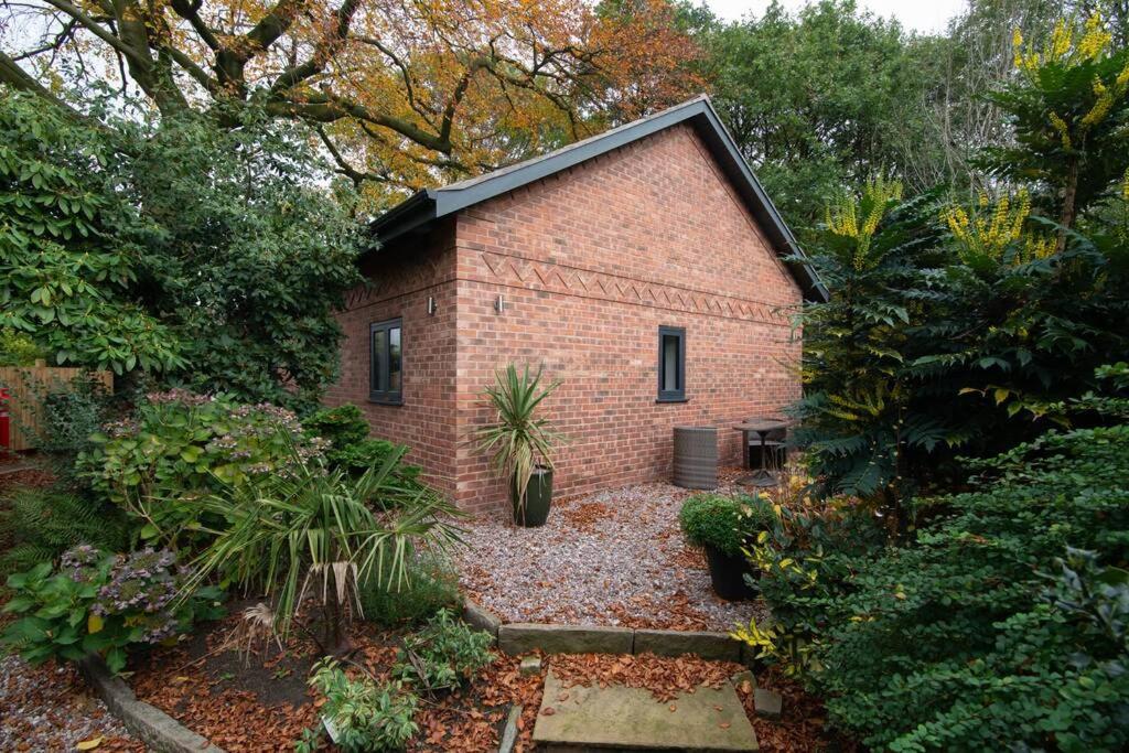Luxury Coach house next to woodland in Knutsford - B&B
