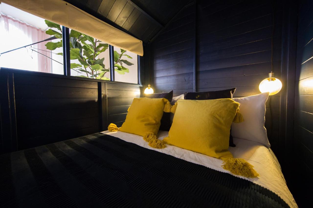 Shoreditch Loft w 100inch Cinema, Premium Mattress & Hammock, by the Design Traveller - B&B