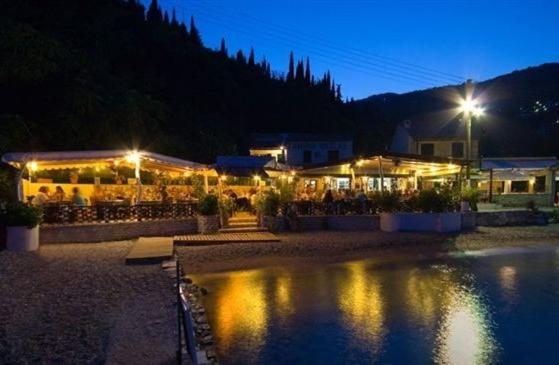 Nikolas sea view studios Agnibay - B&B
