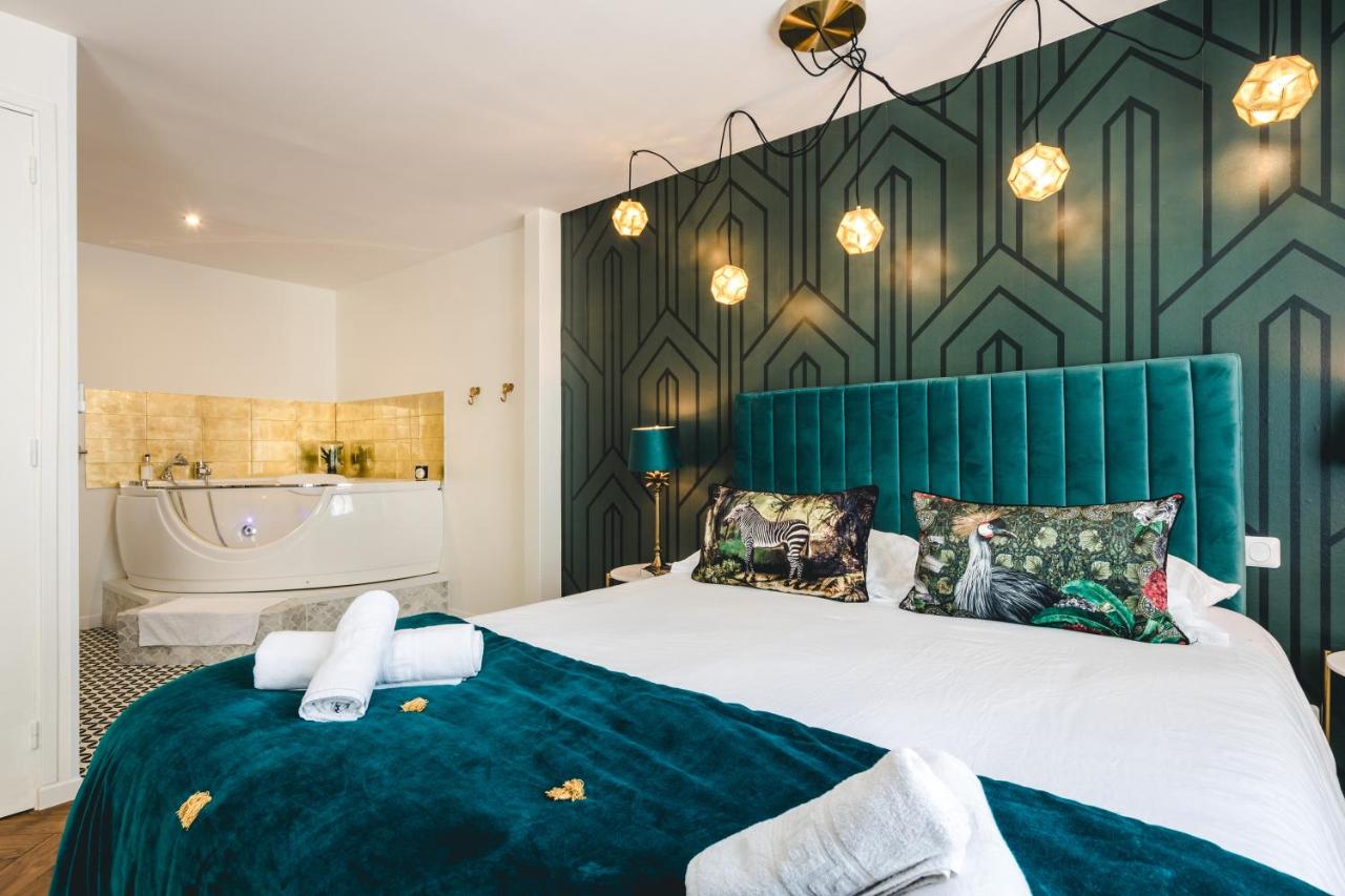 Deluxe Suite with Spa Bath