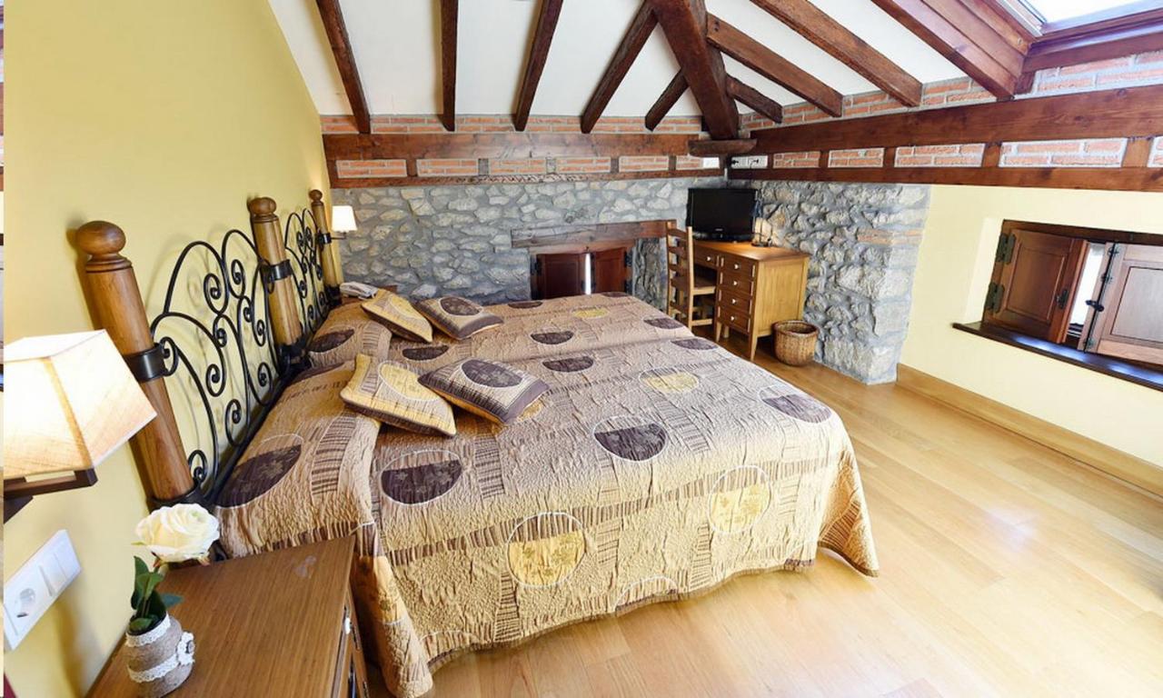 Zweibettzimmer mit Dusche