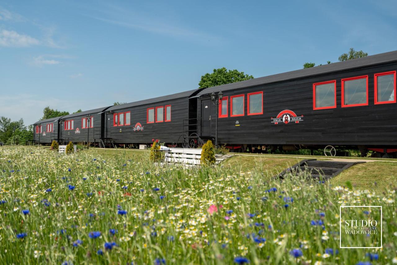 Stacja Galicja - nocleg w pociągu blisko Energylandia - B&B