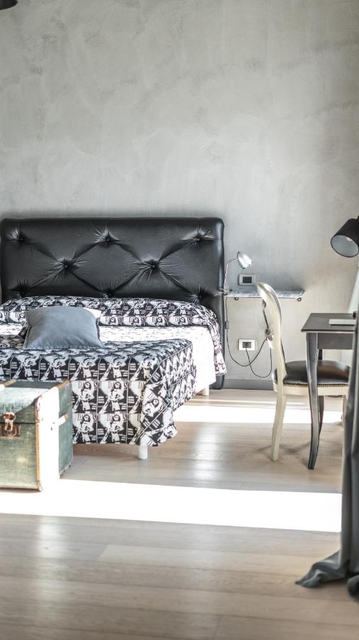 Kamer met Queensize Bed en Uitzicht op de Tuin