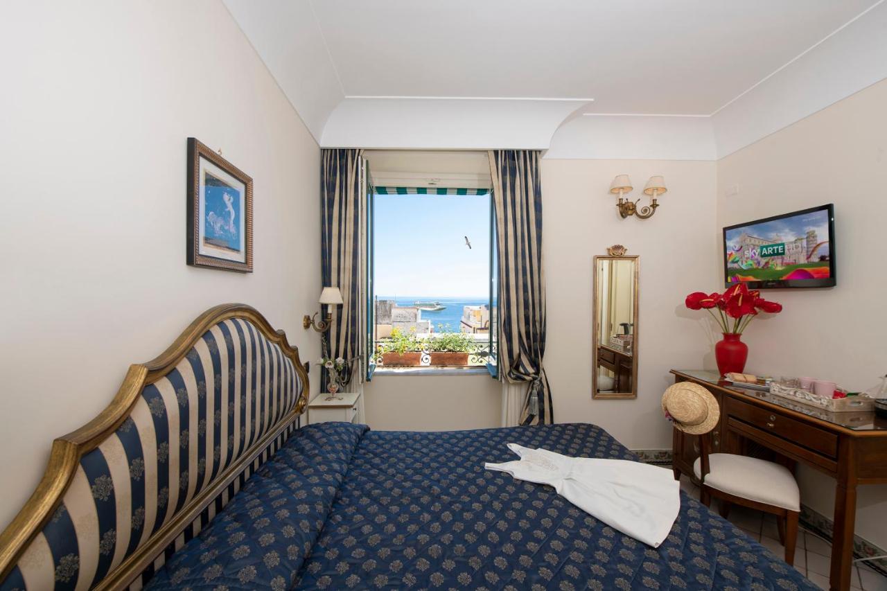 Amalfi Old Square room & apartments - B&B