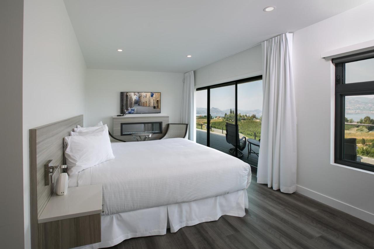 Suite with Lake View