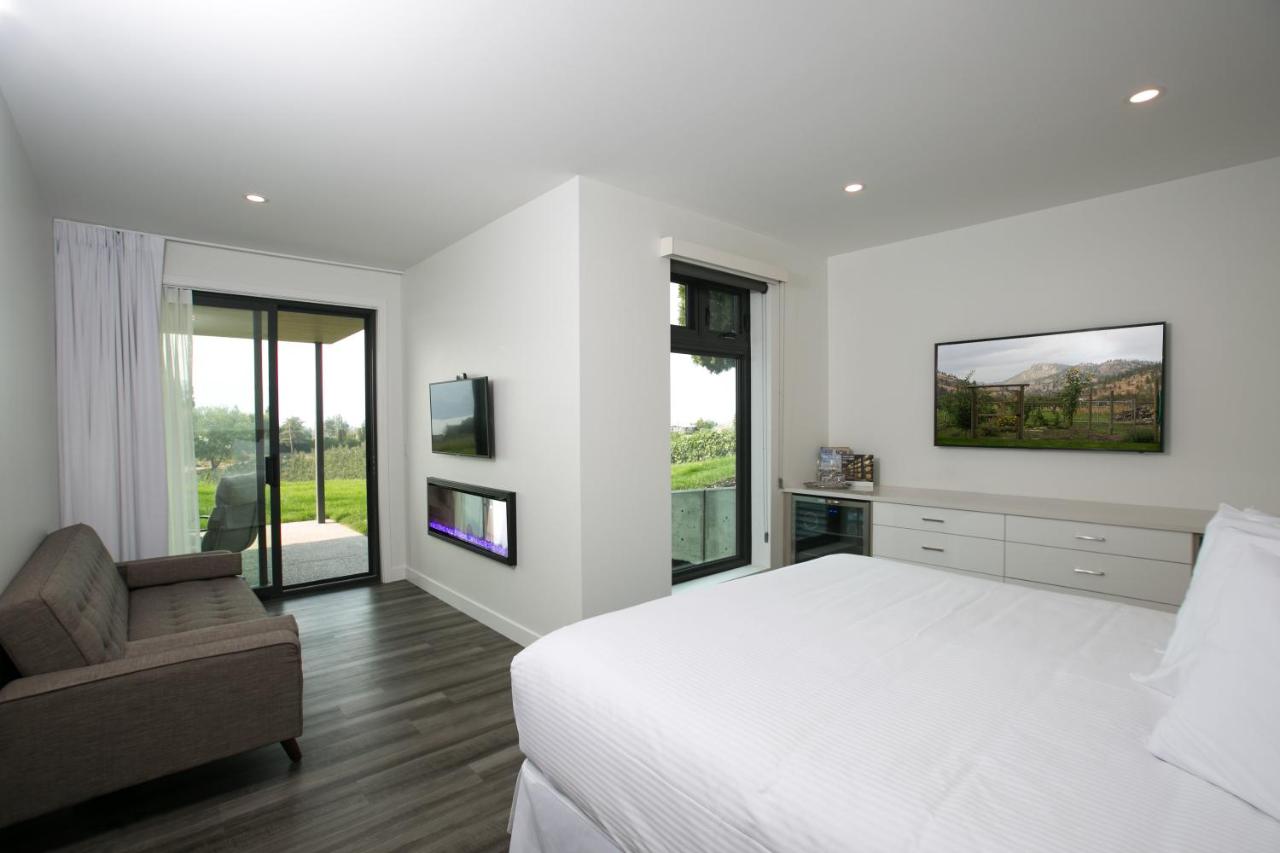 Suite with Mountain View