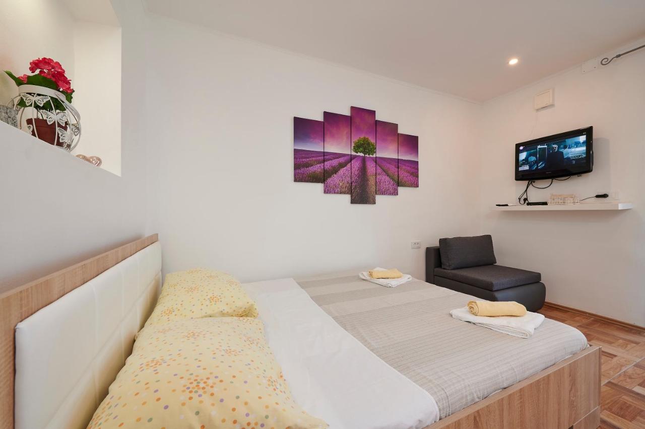 Studio (2 Adults)