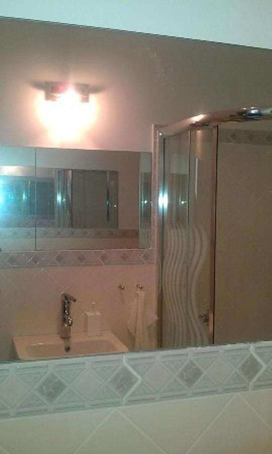 Habitación Doble con baño privado externo - 2 camas