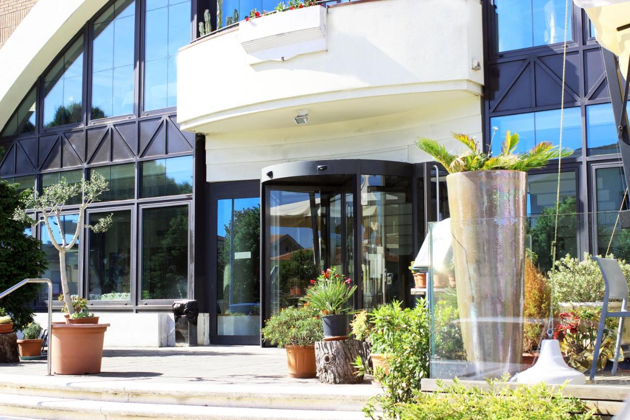 B&B Riccione - Hotel Ombra - Bed and Breakfast Riccione