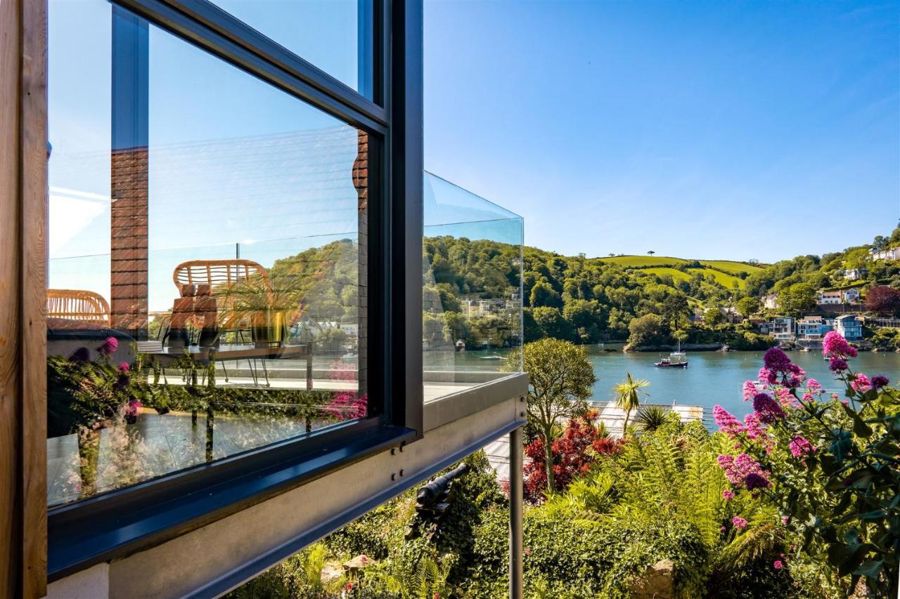 B&B Kingswear - Two Guns – Contemporary, Stylish Townhouse With Stunning Sea Views - Bed and Breakfast Kingswear