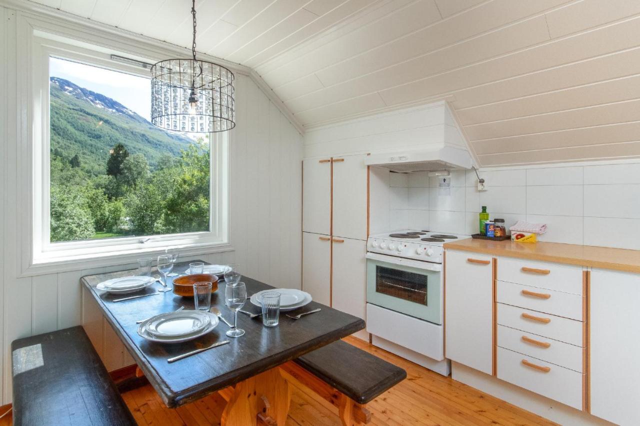 B&B Flåm - Top floor apartment with view of Flåm valley - Bed and Breakfast Flåm