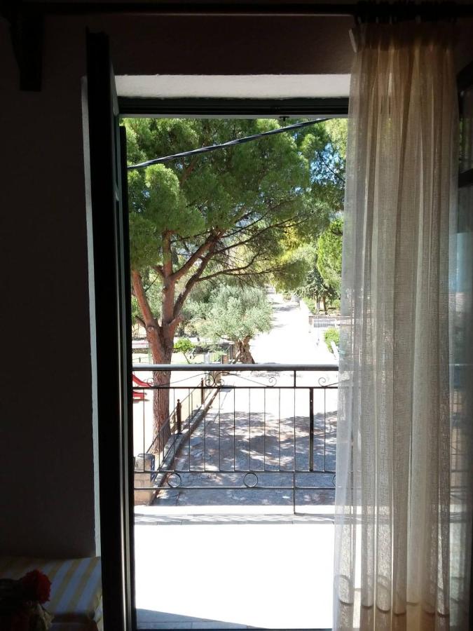 Doppel-/Zweibettzimmer mit Balkon
