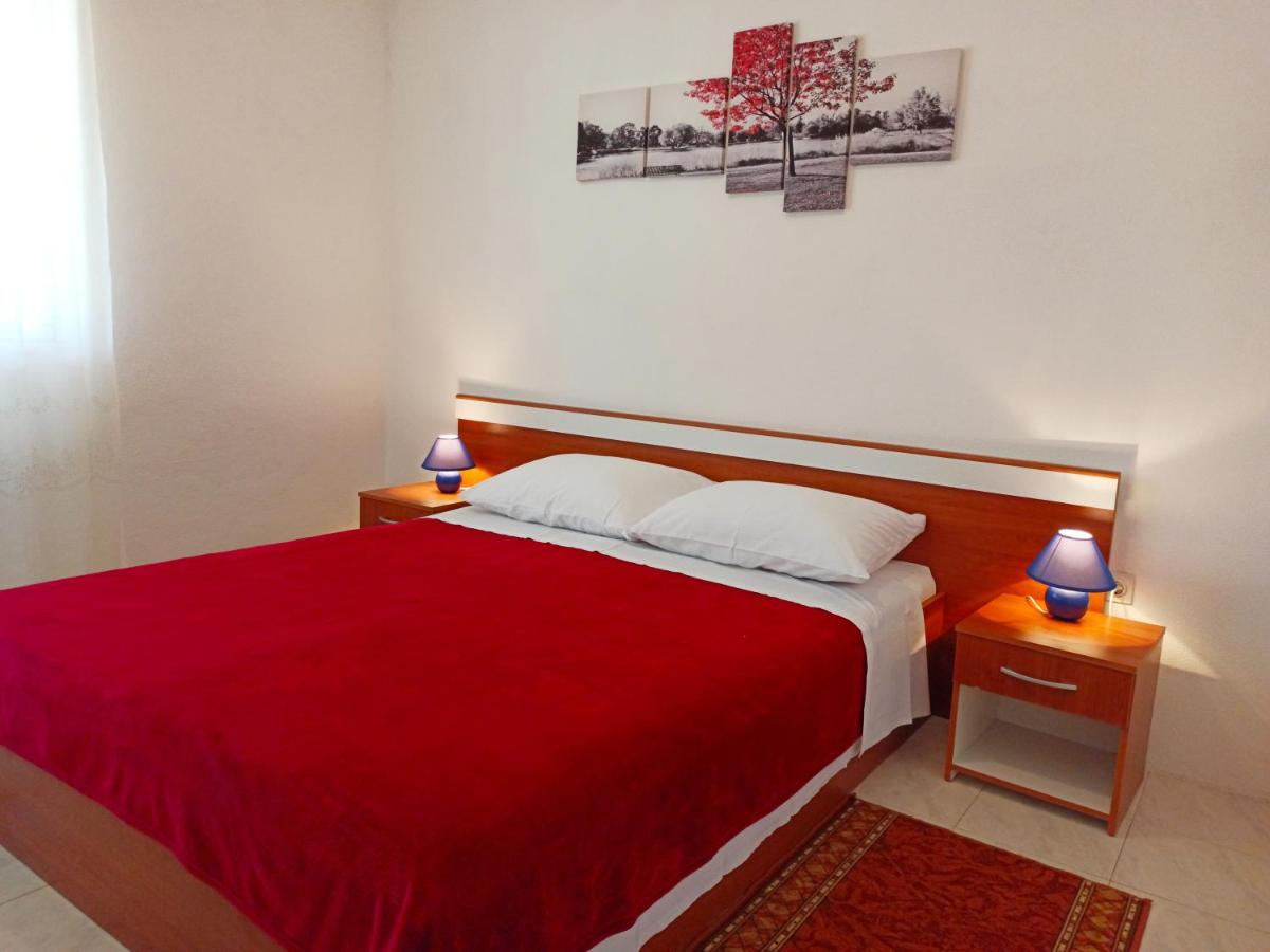 Comfort Two-Bedroom Apartment with Terrace and Sea View