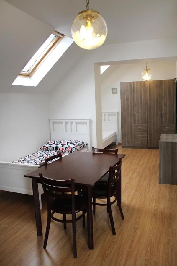 Quintuple Room