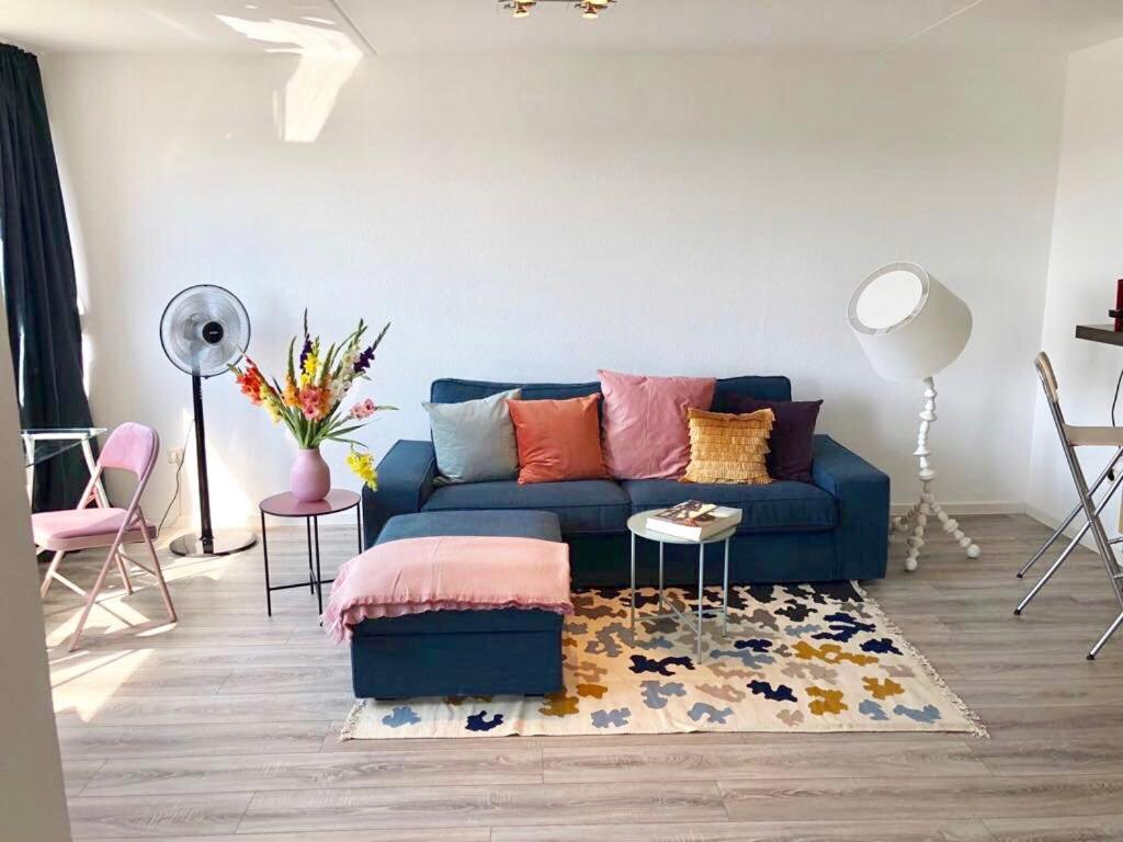 großes Appartement mit Aussichtsbalkon - B&B Ludwigsburg