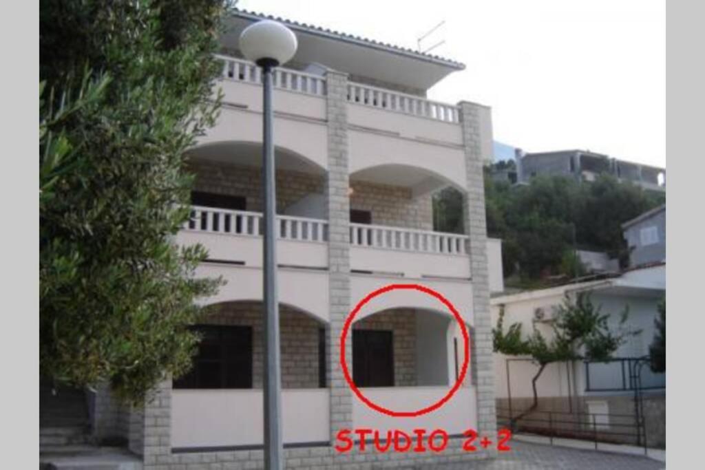 Studio ground floor with terace - B&B
