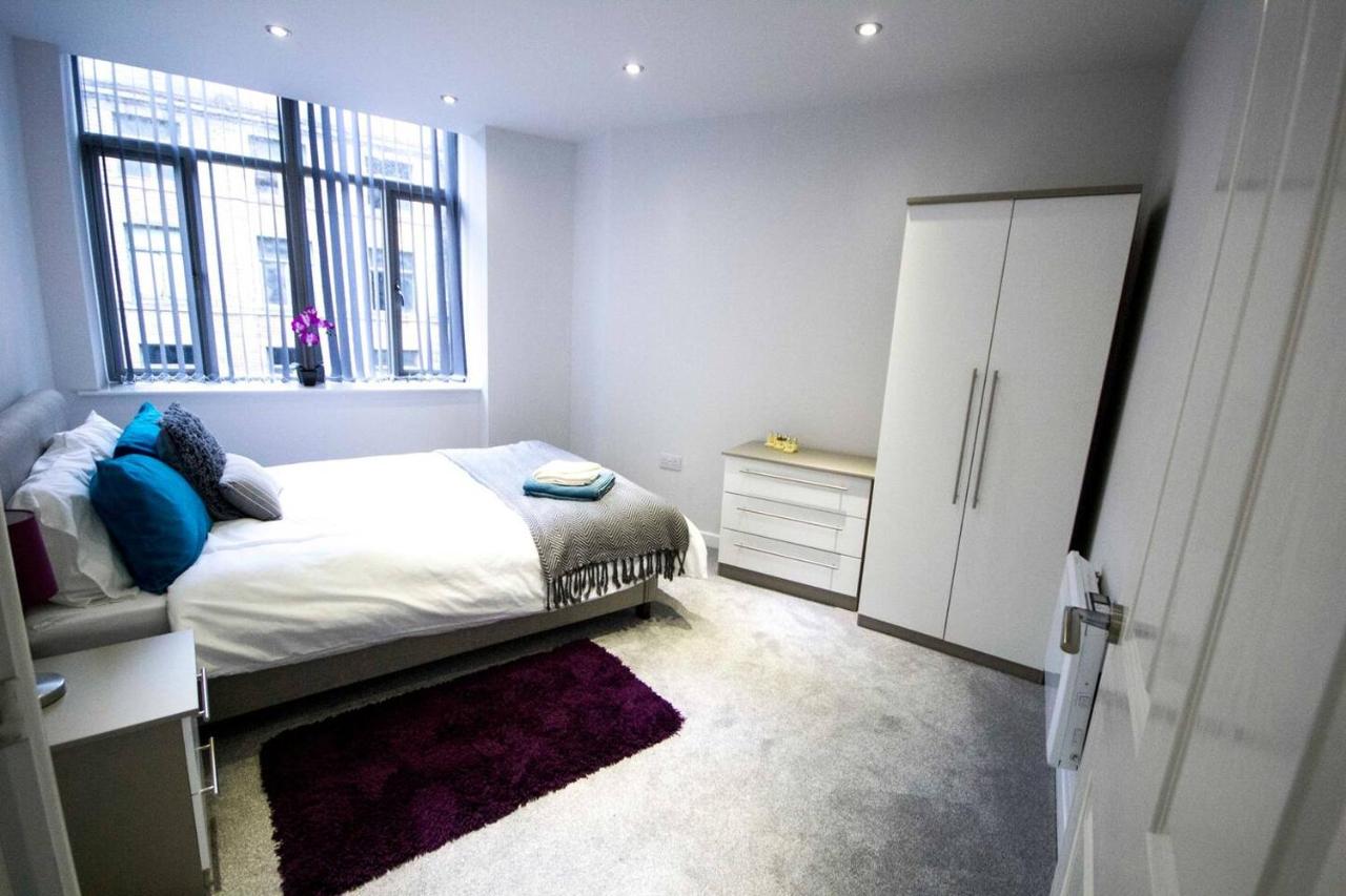 B&B Bradford - StayZo - Executive City Centre Apartment 2 - Bed and Breakfast Bradford