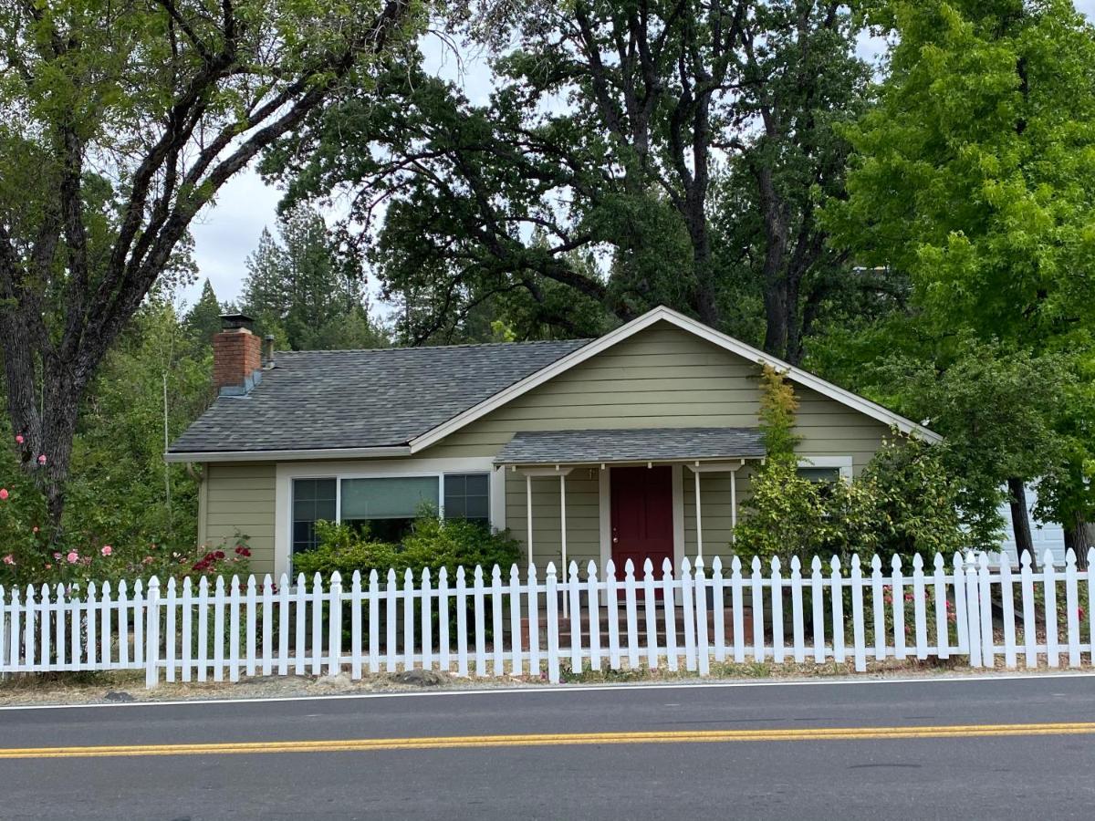 B&B Groveland - Vans Yosemite Garden Cottage - Bed and Breakfast Groveland