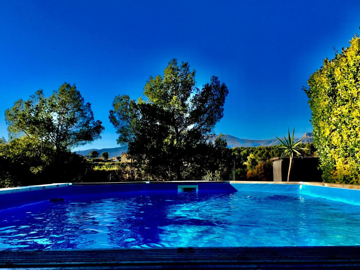 La Gaude, villa 6 personnes-jardin-piscine-vue dégagée au calme - B&B