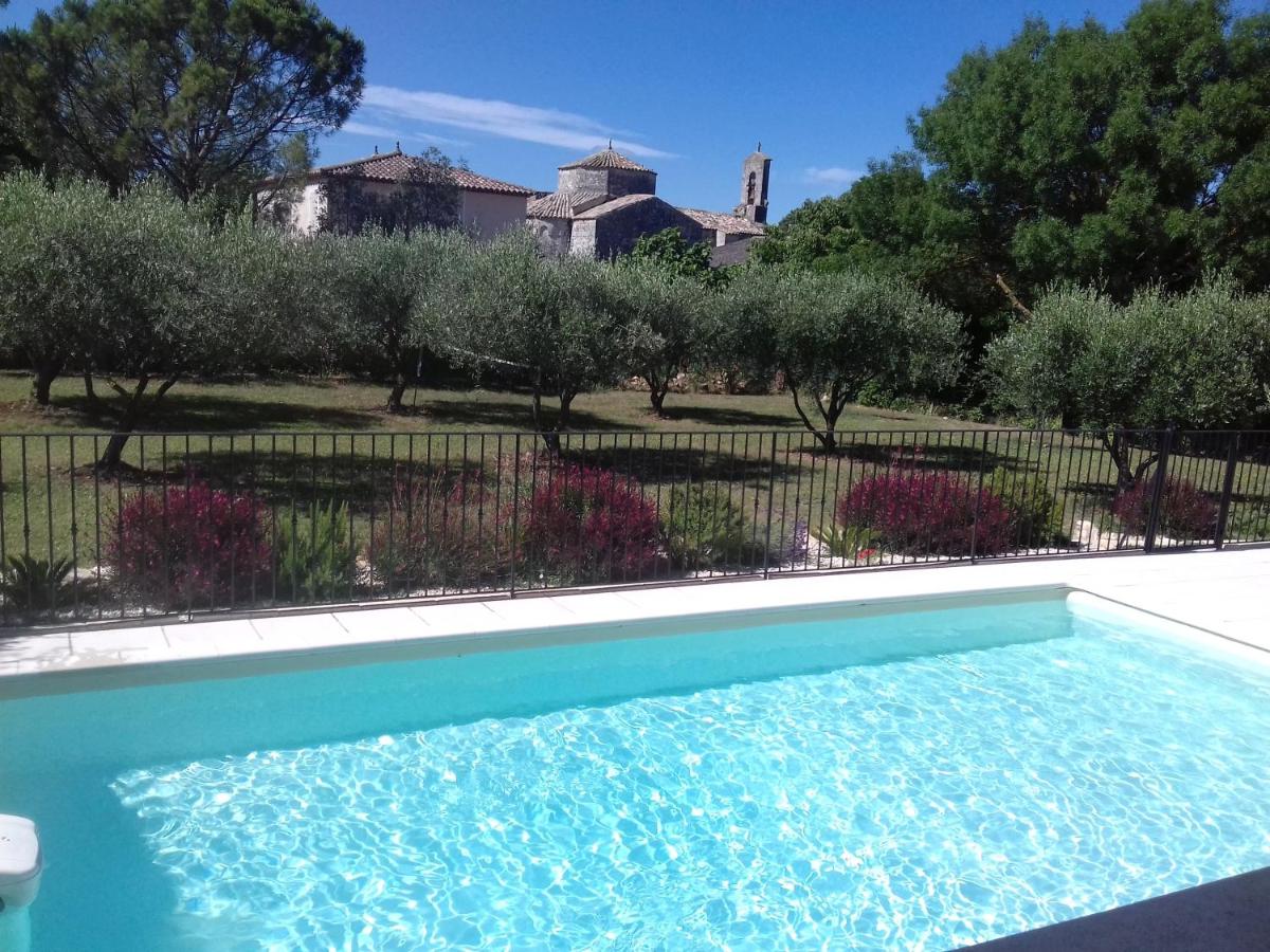 La Clastre location d'un studio avec piscine et clim près d'Uzès - Bed and Breakfast Bourdic
