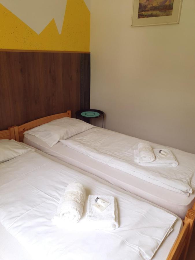 Camera Familiare con Bagno in Comune