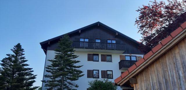 FeWo Alpenveilchen im Oberallgäu mit Pool, Sauna und tollem Ausblick vom großen Balkon - B&B Missen-Wilhams
