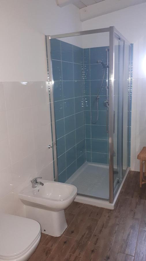 Tweepersoonskamer met een Eigen Externe Badkamer