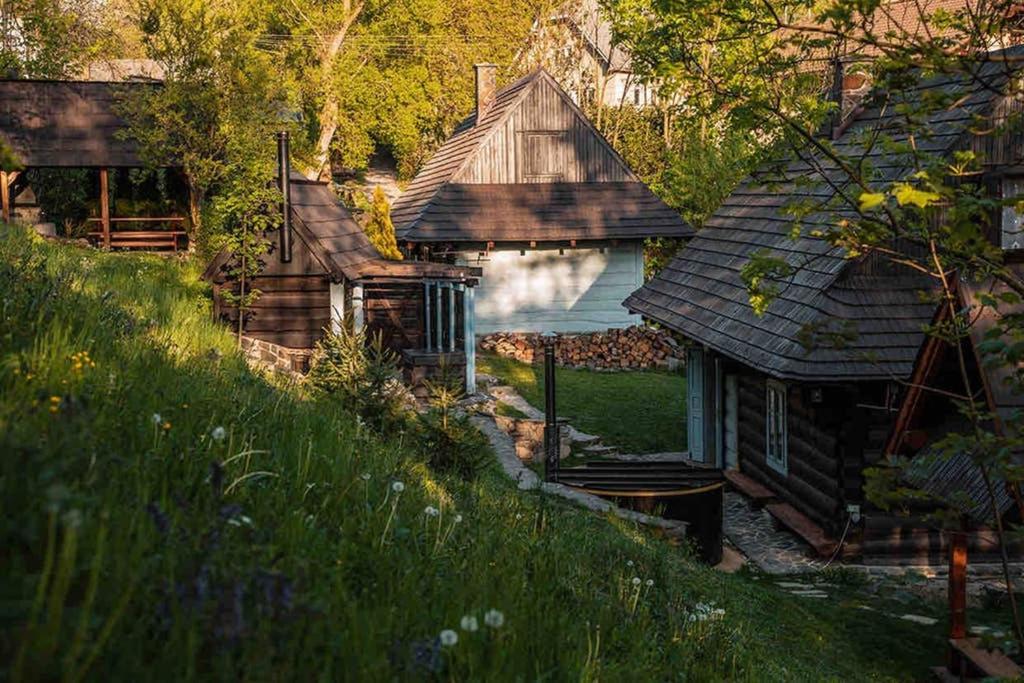 Zbojnícke Chalúpky - B&B Čavoj