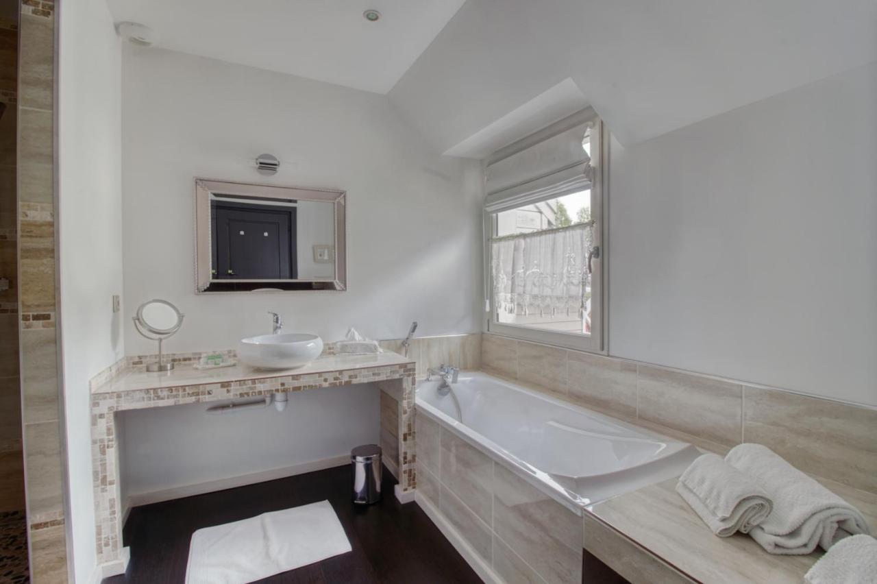 Queen Room with Balcony