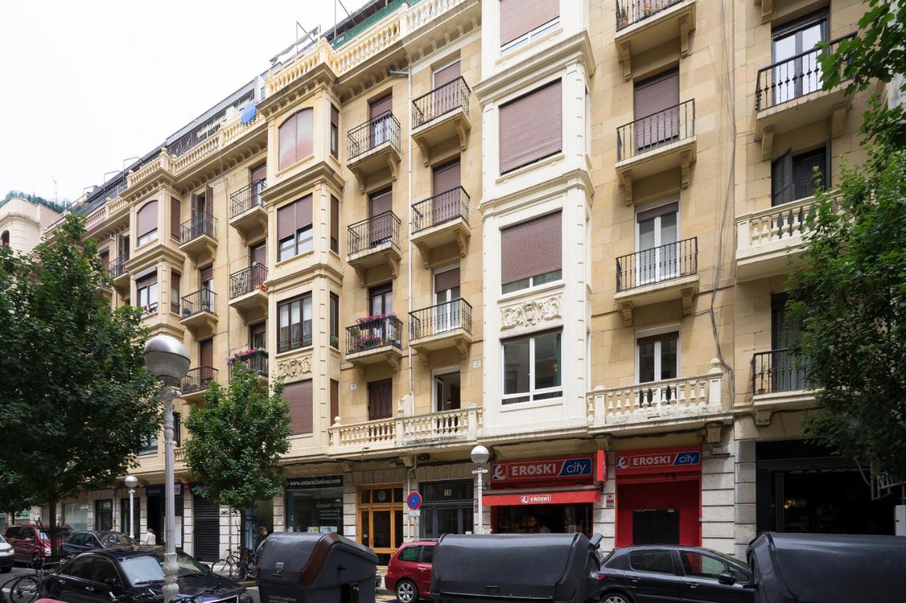 Usandizaga Apartment, Second line beach, free Parking - B&B