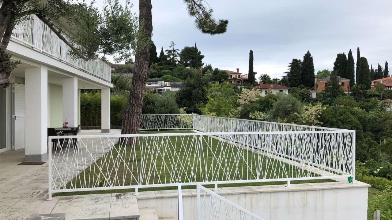 Appartamento con 2 Camere da Letto, Terrazza e Vista Mare