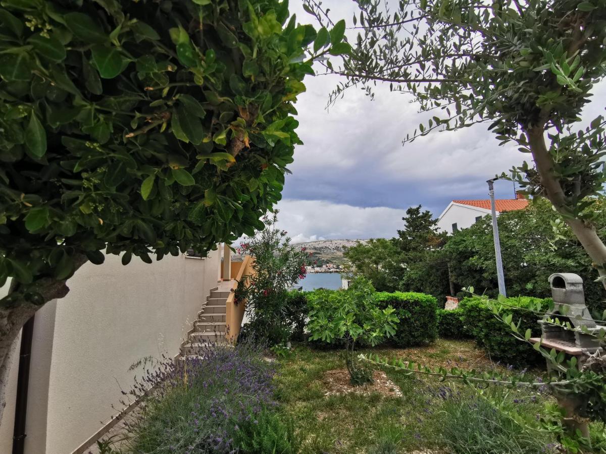 Apartment mit Balkon