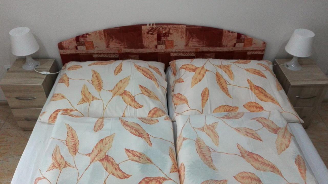 Doppel-/Zweibettzimmer mit Dusche