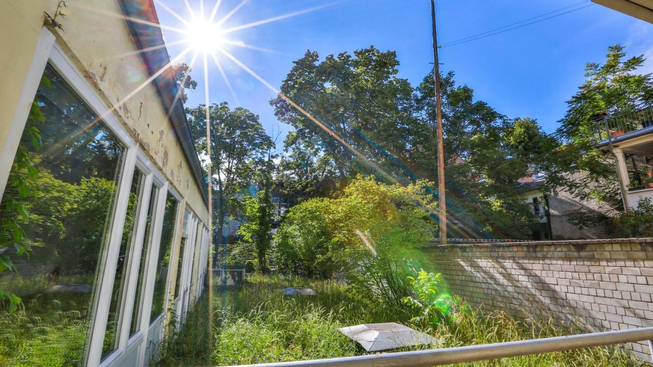 Studio HIRSCH56 - Zentral-Ruhig-Terrasse-Netflix - Bed and Breakfast