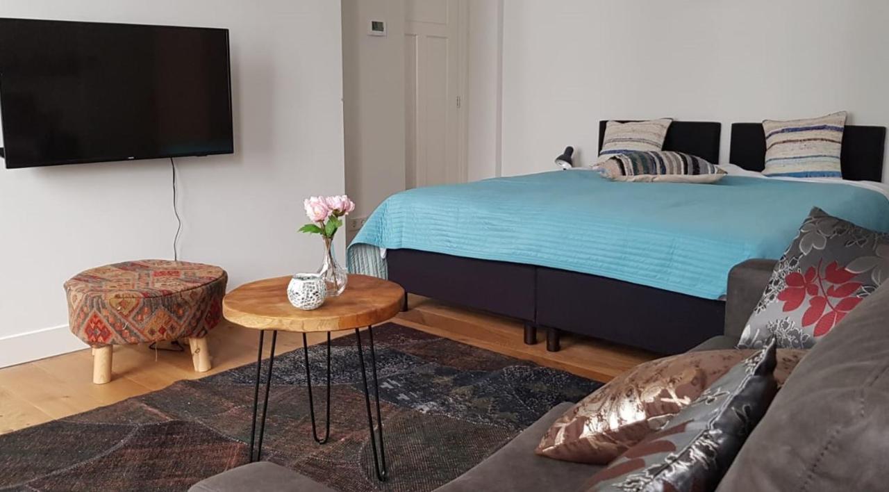 Vierbettzimmer mit Balkon