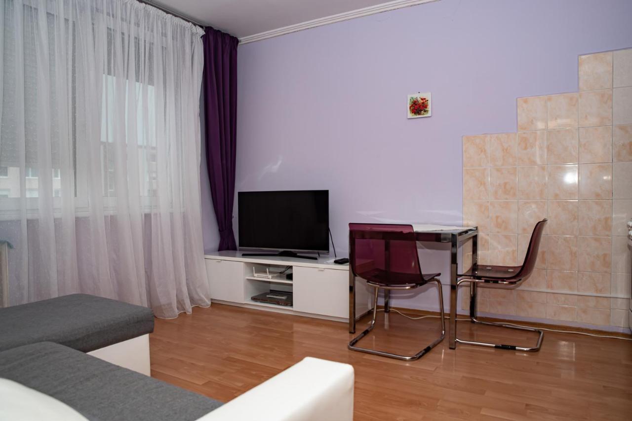 B&B Nové Zámky - LOVELY ONE BEDROOM APARTMENT - Bed and Breakfast Nové Zámky