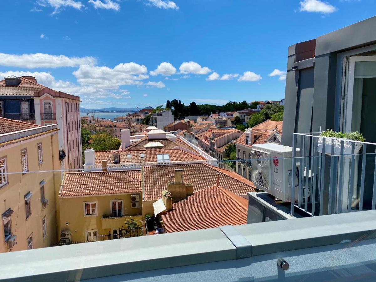 Unique apartment by MyPlaceForYou, in the center of Lisbon with views over the city and the Tagus river - Chambres d'hôtes Lisbonne