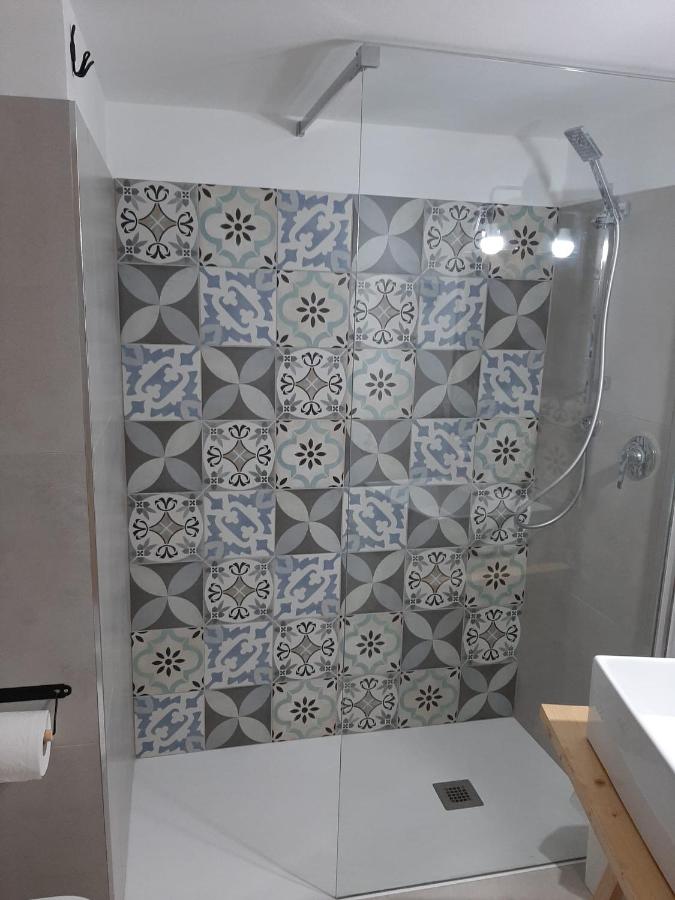 Casa con piscina e vista mare dal giardino - Chambres d’hôtes