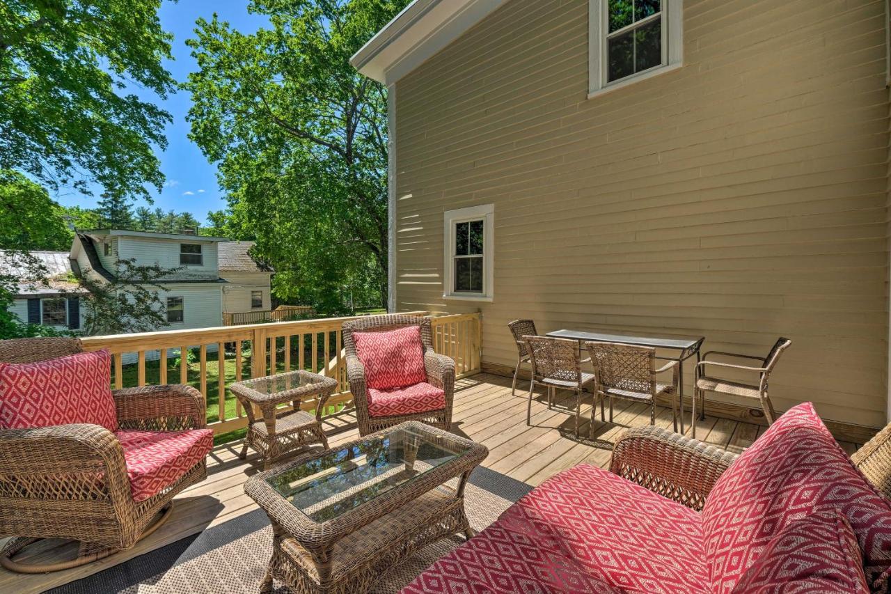 Bright Lake Winnipesaukee Home - Walk to Town - Bed and Breakfast