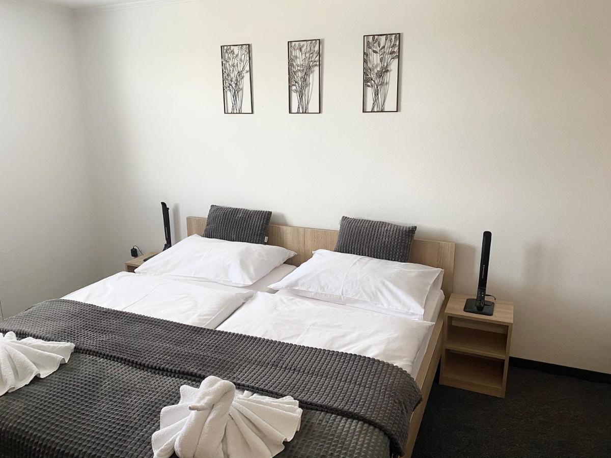 Deluxe Double Room (1 adult + 1 child)