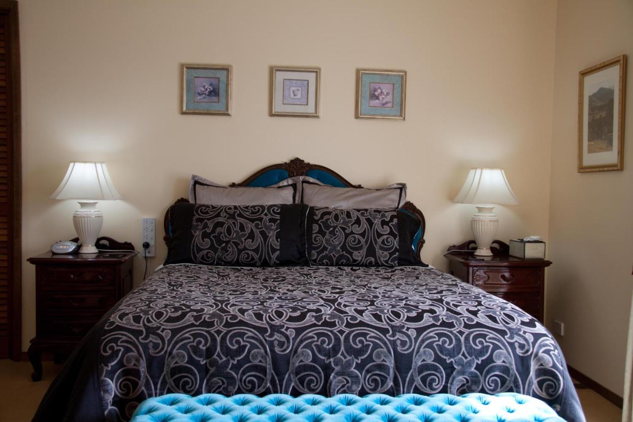 Deluxe Queen Room with Balcony
