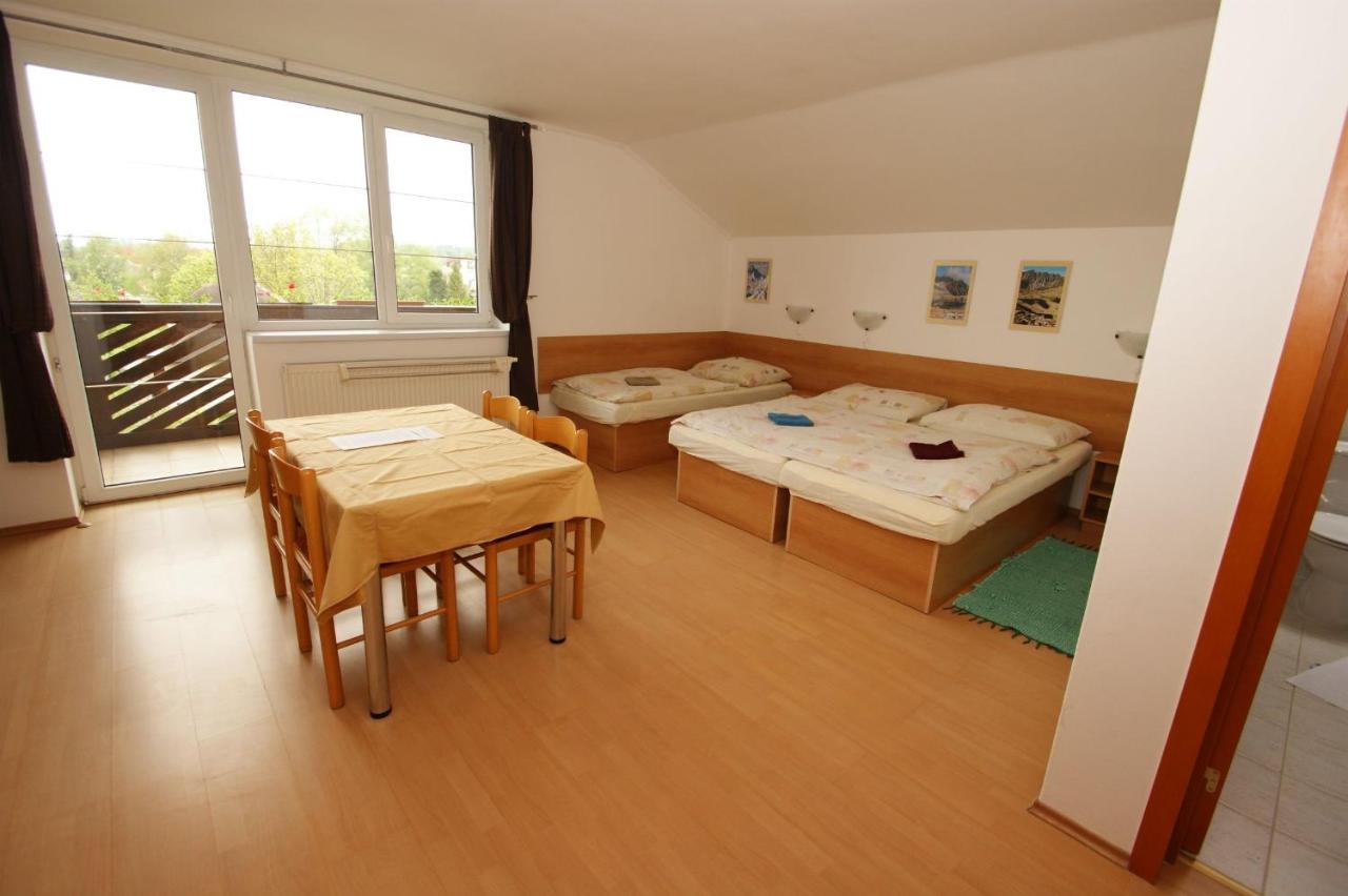Dreibettzimmer mit Balkon