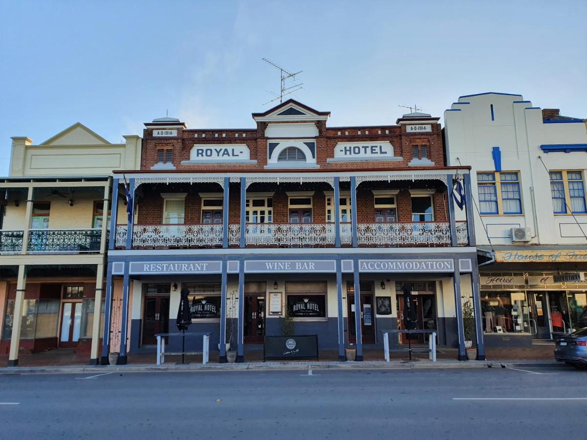 B&B West Wyalong - The Royal Hotel - Bed and Breakfast West Wyalong