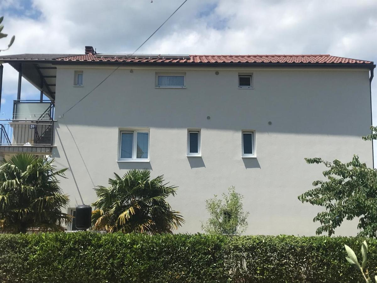 Lovely Sea View House in Malinska Island Krk - B&B Malinska