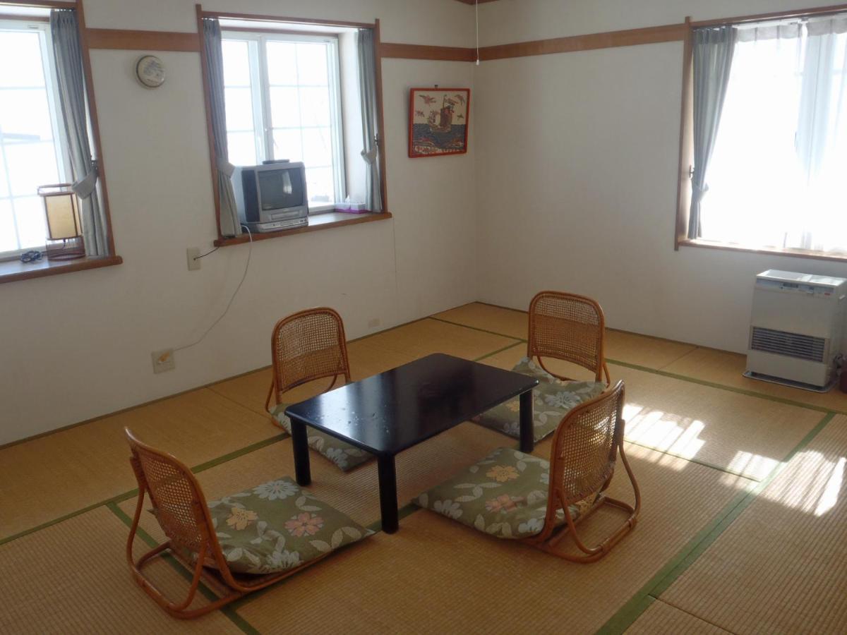 Habitación de estilo japonés con baño compartido